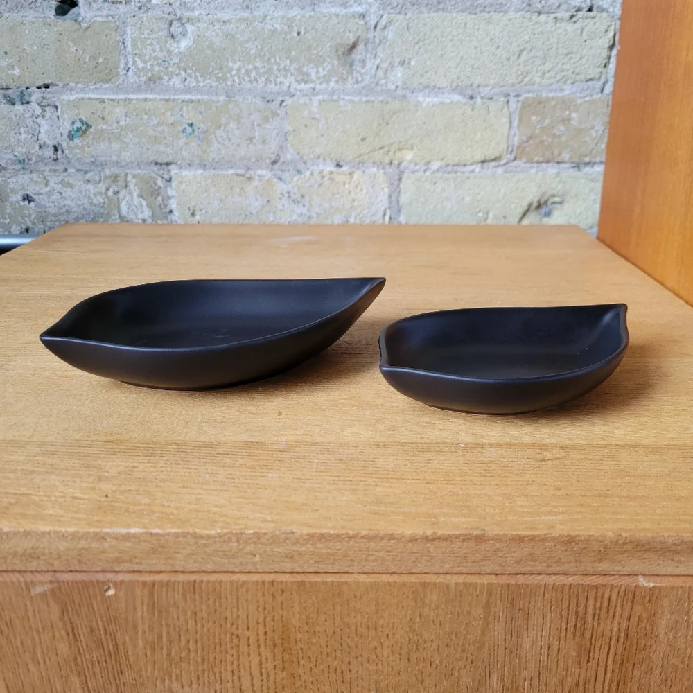 ASA Selection Germnay Black Cermaic Leaf Trinket Dishes, Set of 2